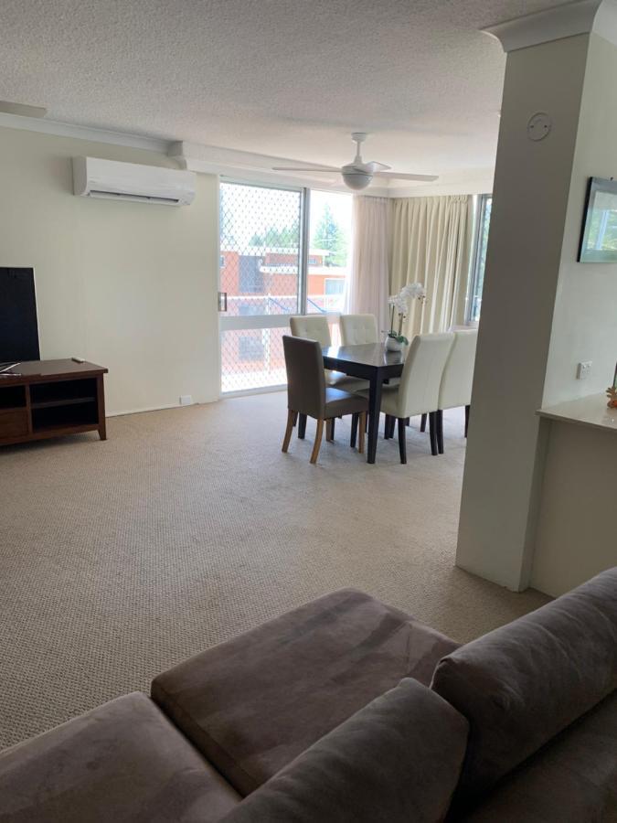 Pacific Regis Beachfront Holiday Apartments Gold Coast Exterior photo