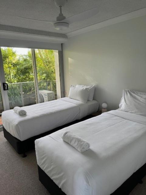 Pacific Regis Beachfront Holiday Apartments Gold Coast Exterior photo