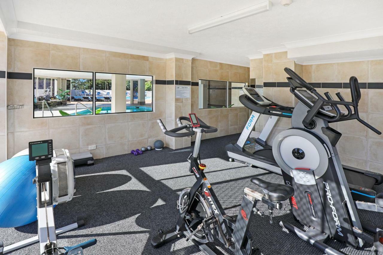 Pacific Regis Beachfront Holiday Apartments Gold Coast Exterior photo