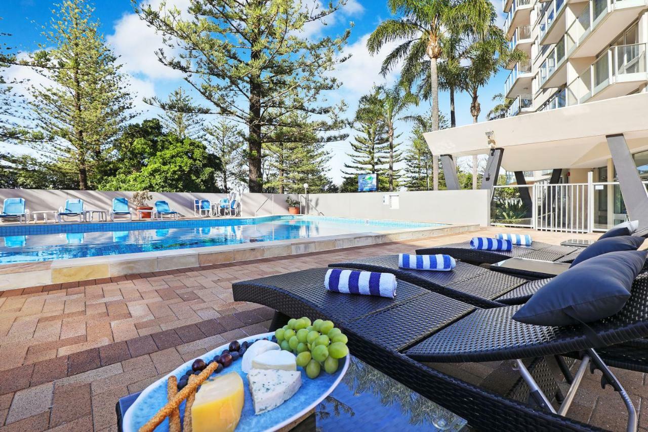 Pacific Regis Beachfront Holiday Apartments Gold Coast Exterior photo