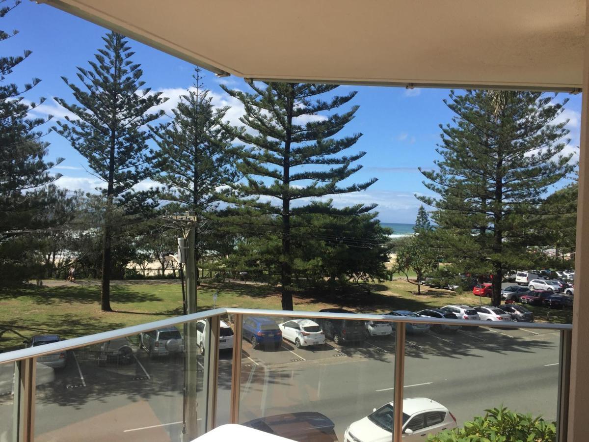 Pacific Regis Beachfront Holiday Apartments Gold Coast Exterior photo